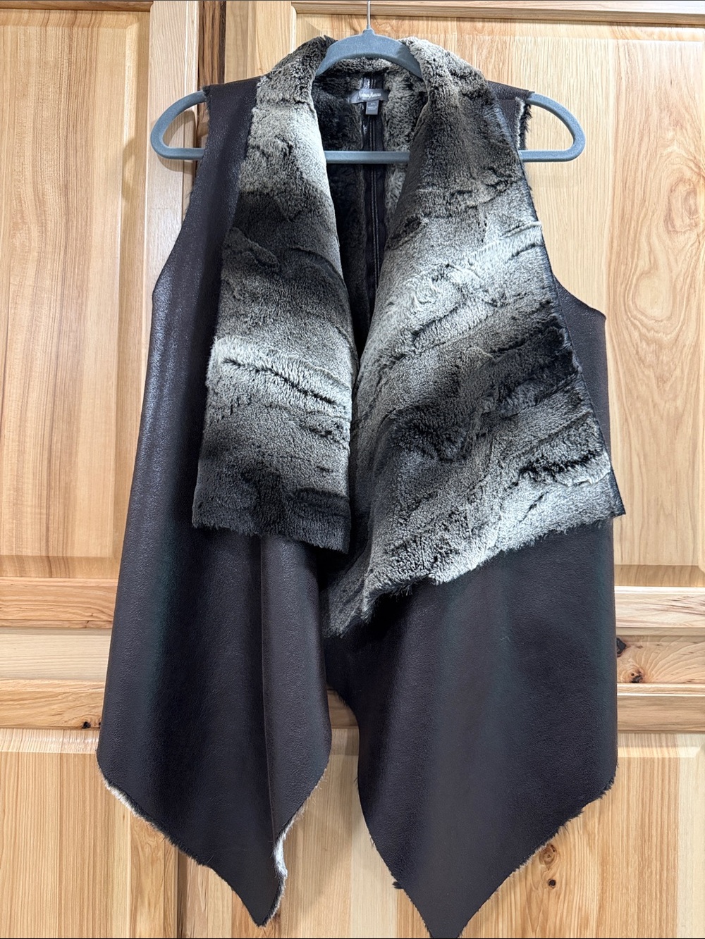 Neiman Marcus Women’s Size XL Draped Faux Fur Interior Open Front Black Vest